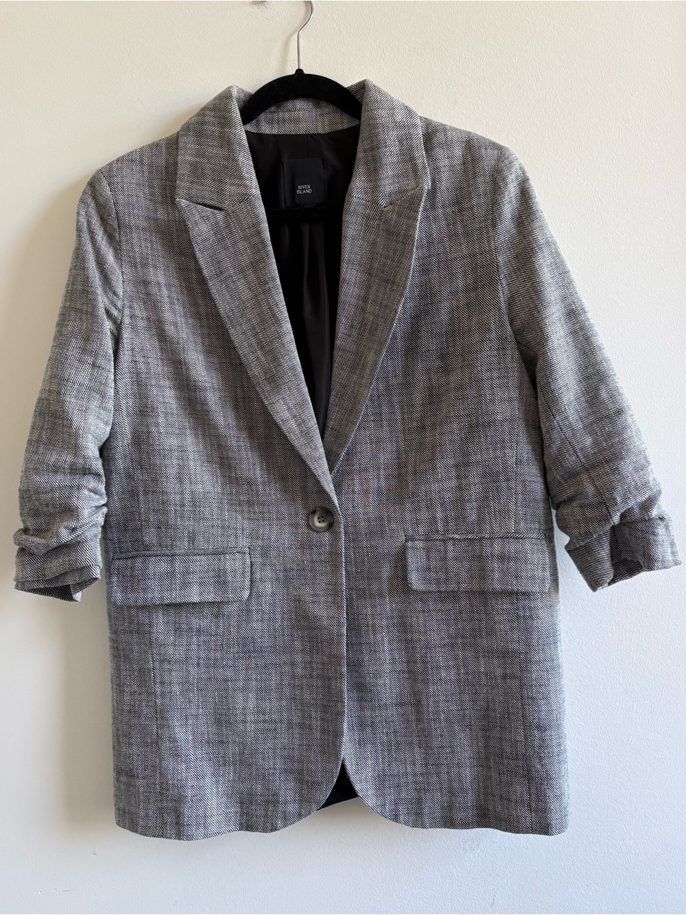 River Island Women’s ruched sleeve Light Gray Single-Button Blazer size 4